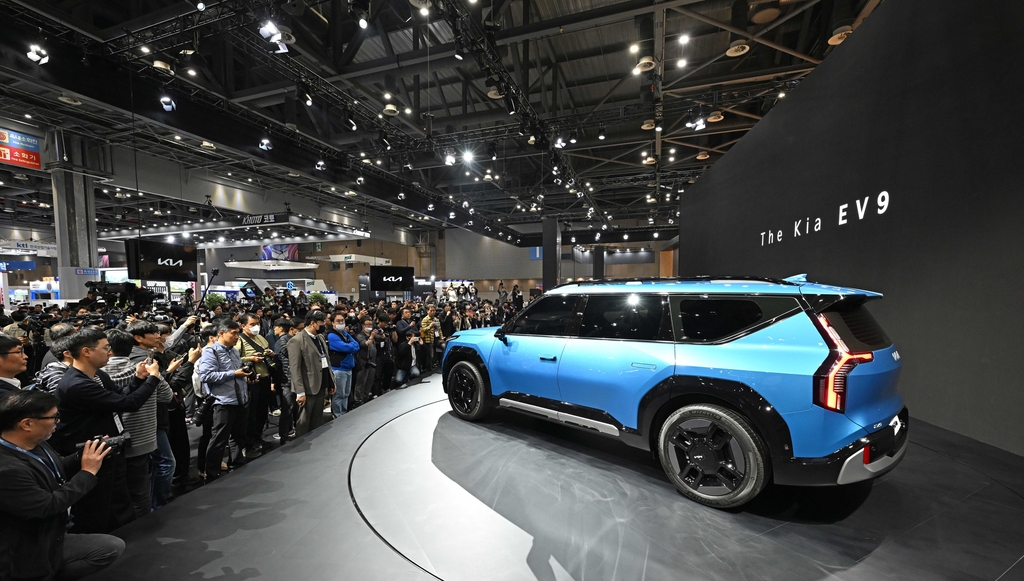 Carmakers ramp up electrification plans at Seoul Mobility Show Yonhap