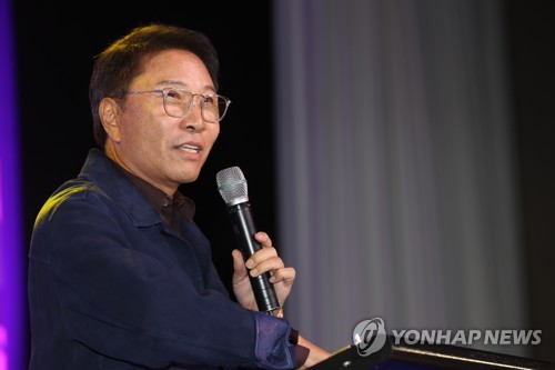 Lee Soo-man, founder of SM Entertainment, is seen in this undated file photo. (Yonhap)