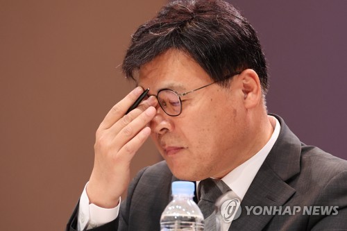 (LEAD) KBS CEO says he will resign if gov't withdraws push for separation of license fee collection