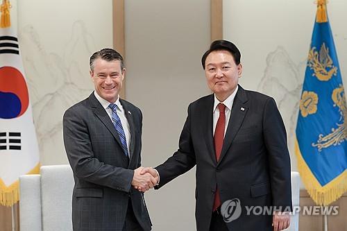 President Yoon Suk Yeol (R) shakes hands with Sen. Todd Young (R-IN) during their meeting at the presidential office in Seoul on Aug. 29, 2023, in this photo provided by the office. (PHOTO NOT FOR SALE) (Yonhap)