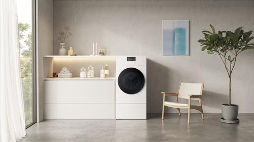 The file photo provided by Samsung Electronics Co. on Aug. 30, 2023, shows the new BESPOKE AI Washer & Dryer Combo with Digital Inverter Heat Pump technology. (PHOTO NOT FOR SALE) (Yonhap)