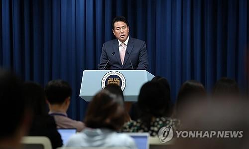Principal Deputy National Security Adviser Kim Tae-hyo gives a briefing on President Yoon Suk Yeol's upcoming visit to New York to attend the U.N. General Assembly at the presidential office in Seoul on Sept. 14, 2023. The five-day visit that begins Sept. 18 will also include a series of bilateral summits on the sidelines of the event. (Pool photo) (Yonhap)