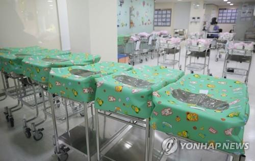 This undated file photo shows an infant unit at a local hospital in Seoul. (Yonhap)