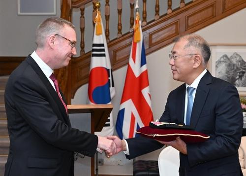 Hyundai Motor Group Executive Chair Euisun Chung (R) shakes hands with British Ambassador to South Korea Colin Crooks after being awarded Commander of the Most Excellent Order of the British Empire at the British Embassy in Seoul on Nov. 14, 2023, in this photo provided by the company. (PHOTO NOT FOR SALE) (Yonhap)
