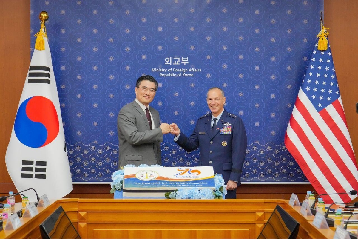 Kim Jun-pyo (L), director general for North American affairs at Seoul's foreign ministry, greets Lt. Gen. Scott Pleus, deputy commander of the U.S. Forces Korea, with a fist bump, during the 204th ROK-U.S. Joint Committee of the Status of Forces Agreement, at the Ministry of Foreign Affairs in Seoul, on Nov. 20, 2023, in this photo provided by the ministry. ROK stands for the Republic of Korea, South Korea's official name. (PHOTO NOT FOR SALE) (Yonhap)