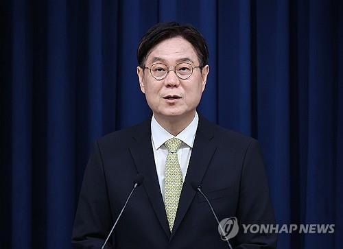 Lee Kwan-sup, director de política nacional de la oficina presidencial (Yonhap)
