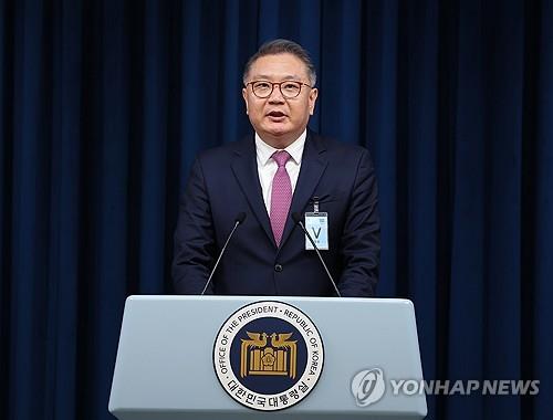Park Sang-ook, the newly appointed senior presidential secretary for science and technology, speaks during a press briefing at the presidential office in Seoul on Jan. 25, 2024. (Yonhap)
