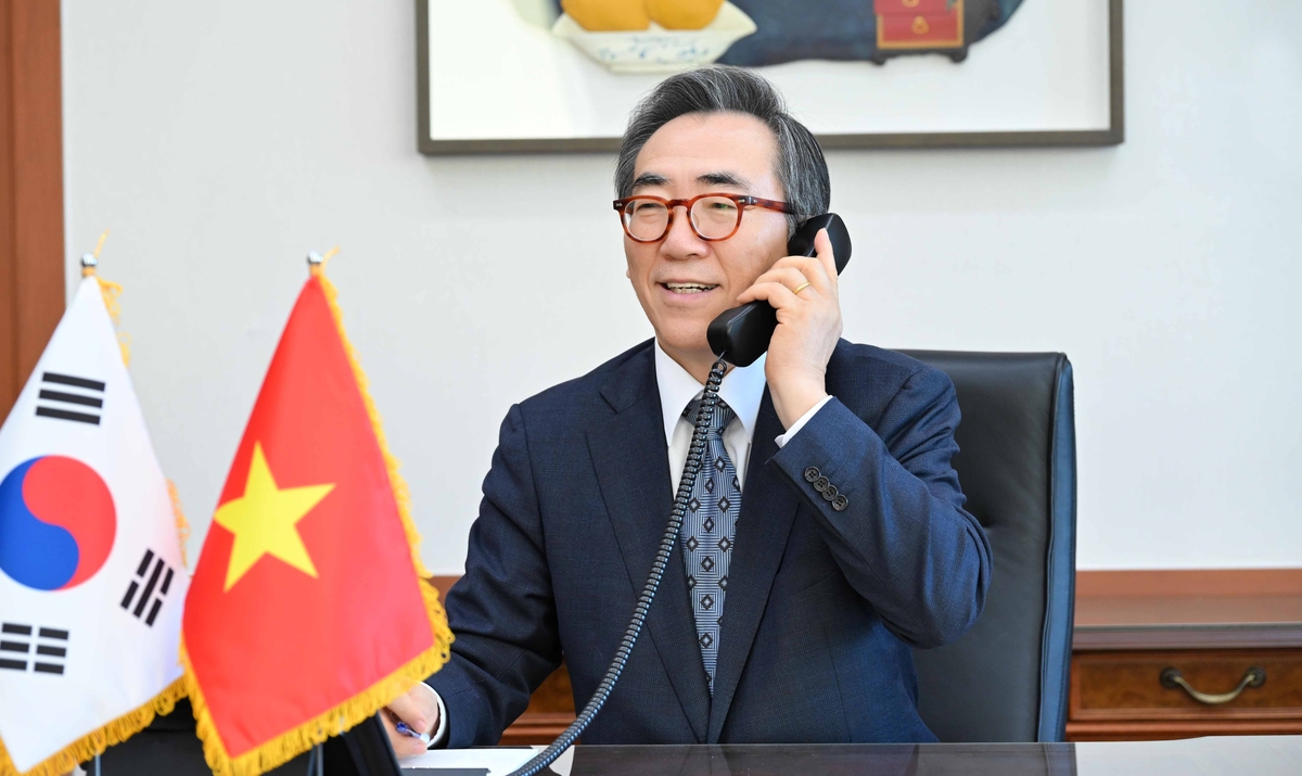 FM Cho discusses bilateral ties with Vietnamese counterpart in phone ...