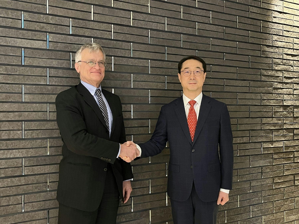 Kim Gunn (R), South Korea's top nuclear envoy, shakes hands with his Swedish counterpart, Peter Semneby, ahead of their talks in Seoul on Feb. 7, 2024, in this photo provided by Seoul's foreign ministry. (PHOTO NOT FOR SALE) (Yonhap) 