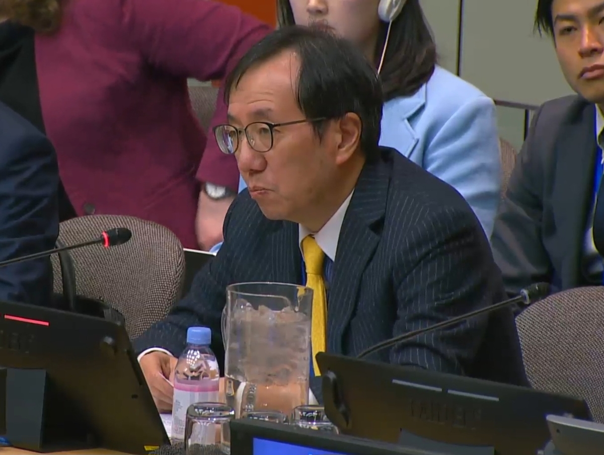 El embajador japonés ante la ONU, Kazuyuki Yamazaki, habla durante una reunión del Consejo de Seguridad de la ONU sobre ciberseguridad en la sede de la ONU en Nueva York el 4 de abril de 2024, en esta fotografía capturada de UN Web TV.  (FOTO NO EN VENTA) (Yonhap)