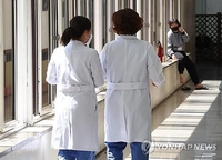 Gov't, doctors differ widely on how to resolve medical reform stalemate amid prolonged walkout