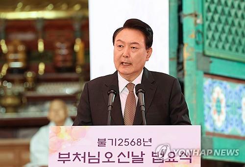 President Yoon Suk Yeol delivers a congratulatory speech at a celebration event for Buddha's birthday at the Jogye Temple in central Seoul on May 15, 2024. (Yonhap) 