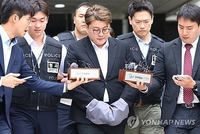 (3rd LD) Arrest warrant issued for embattled popera star Kim Ho-joong