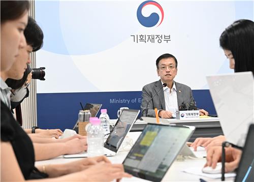 Finance Minister Choi Sang-mok speaks during a meeting with reporters at the government complex in the central city of Sejong on Sept. 9, 2024, in this photo provided by his office. (PHOTO NOT FOR SALE) (Yonhap)