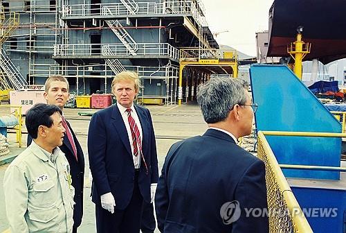 This file photo, provided by Daewoo Shipbuilding & Marine Engineering, shows Donald Trump (2nd from R) and his eldest son, Donald Trump Jr. (L, rear), visiting the South Korean shipbuilder's Okpo Shipyard on Geoje Island, about 330 kilometers southeast of Seoul, on June 5, 1998. (PHOTO NOT FOR SALE) (Yonhap)