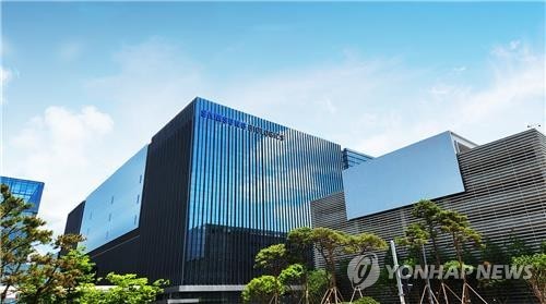 This undated file photo provided by Samsung Biologics Co. shows its No. 4 plant in Songdo, 37 kilometers southwest of Seoul. (PHOTO NOT FOR SALE) (Yonhap)