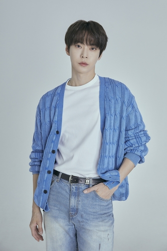 K-POPボーイズグループNCTのドヨンは、SMエンターテインメント提供の写真に写っている。(写真は非売品) 