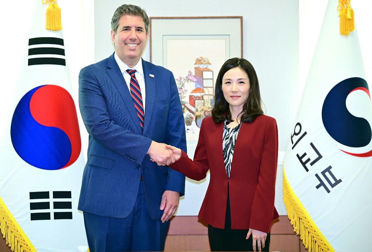Vice FM Kim discusses alliance, economic ties with senior U.S. diplomat