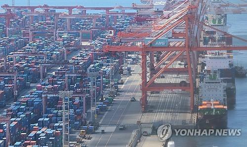 (LEAD) Seoul shares snap 6-day winning streak after U.S. tariff deal