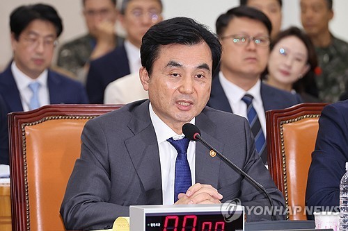 Defense minister says U.S. consistent in message on no USFK drawdown
