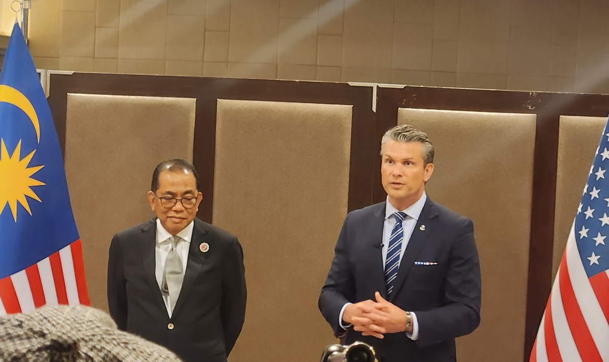 U.S., Malaysian defense chiefs renew commitment to security in South China Sea, vow to deepen cooperation