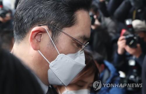 Le vice-président de Samsung Electronics Co. Lee Jae-yong arrive à la Haute Cour de Séoul, le lundi 18 janvier 2021, afin d'assister à une audience dans le cadre d'une affaire de corruption.