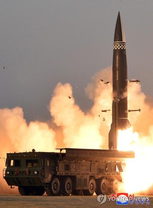 (FOCUS) Le nouveau missile balistique KN-23 va renforcer les capacités nucléaires tactiques du Nord, selon des experts