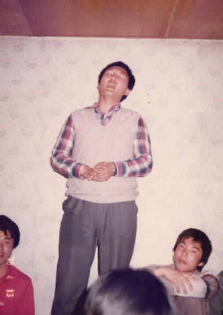 Le candidat du Parti du pouvoir du peuple à la présidence, Yoon Suk-yeol, dans sa jeunesse. (Photo d'archives Yonhap)