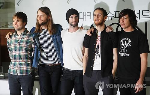 Le groupe de pop rock américain Maroon 5. (Photo d'archives Yonhap) 