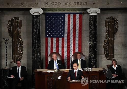 Le président Lee Myung-bak prononce un discours devant les deux chambres du Congrès des Etats-Unis, le 13 octobre 2011. 