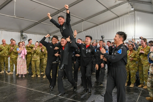 L'équipe de voltige sud-coréenne Black Eagles remporte le premier prix lors d'un spectacle aérien en Australie