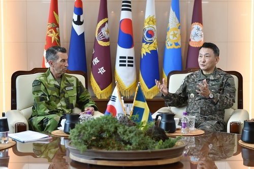 Les hauts responsables militaires de la Corée du Sud et de la Suède discutent de la sécurité et de la coopération