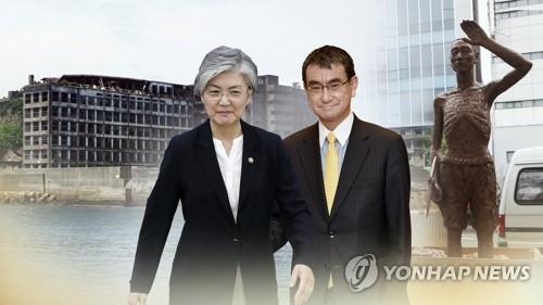 韓国の康京和（カン・ギョンファ）外交部長官（左）と河野外相（コラージュ）＝（聯合ニュース）