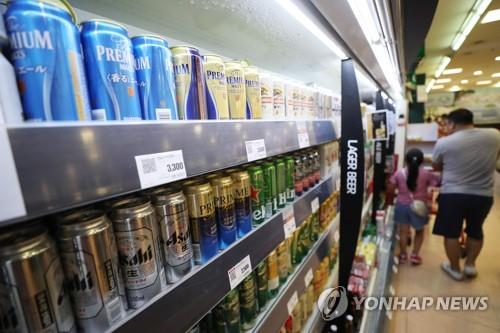 スーパーの売り場に並ぶ日本のビール（資料写真）＝（聯合ニュース）