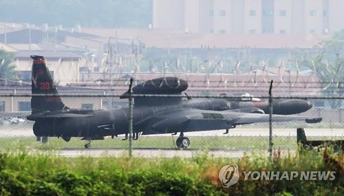 在韓米軍の偵察機と攻撃機　韓国上空を同時飛行