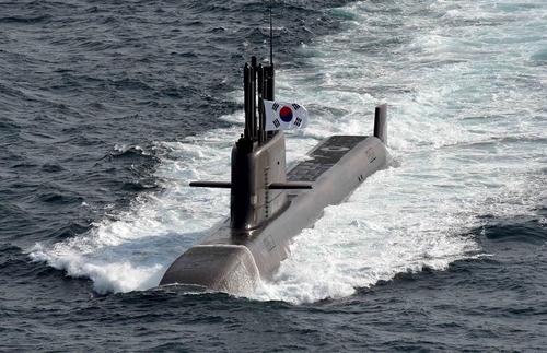韓国初の独自開発３千トン級潜水艦が就役 ＳＬＢＭ搭載 | 聯合ニュース