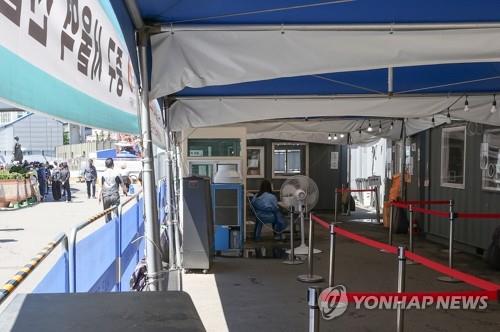 韓国の新規コロナ感染者８４４２人　２日連続１万人下回る