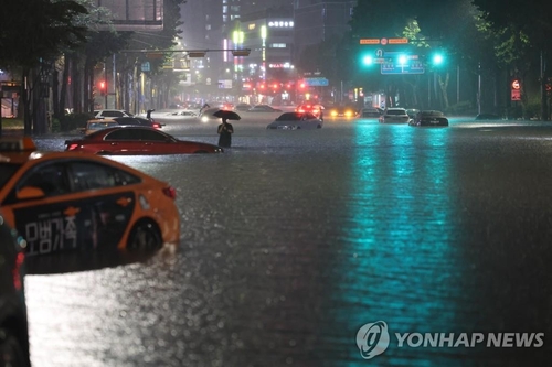 韓国首都圏の大雨　７人死亡・６人行方不明