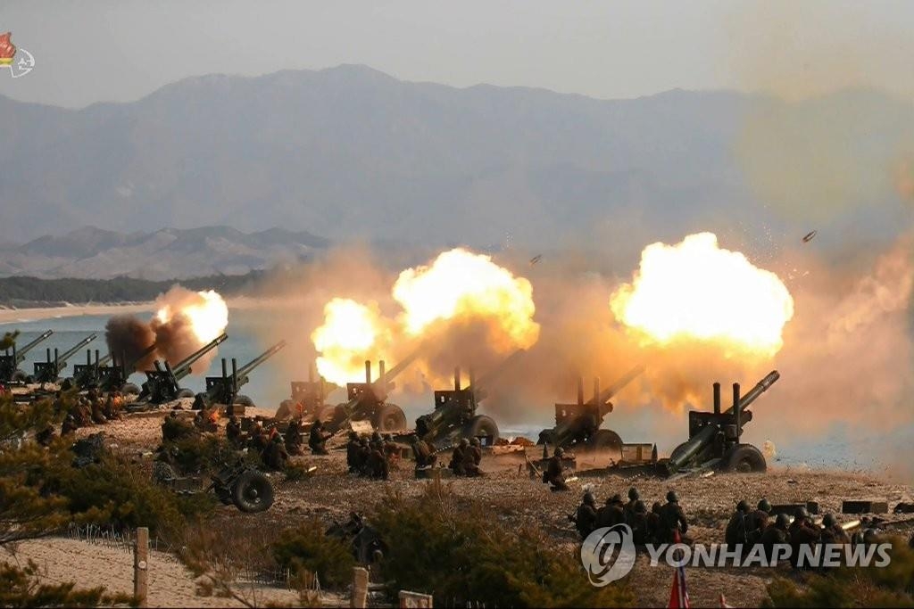 北朝鮮による砲射撃（資料写真）＝（聯合ニュース）