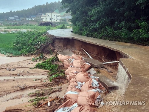 乾燥台地（韓国語） 韓国・ソウル】大規模冠水…原因は「落ち葉」？ 消防が“排水出動