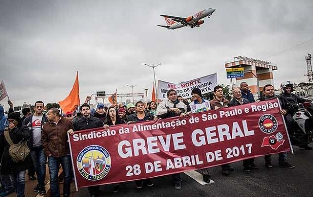 상파울루 시내 국내선 공항 근처에서 벌어진 시위