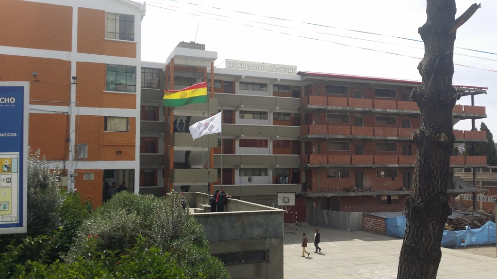 볼리비아 수도 라파스 시내에 있는 직업대학인 아야구초기능대학