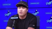 인터뷰하는 류현진 