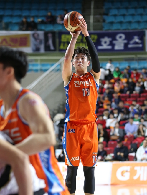 전자랜드 강상재의 3점슛[KBL 제공]