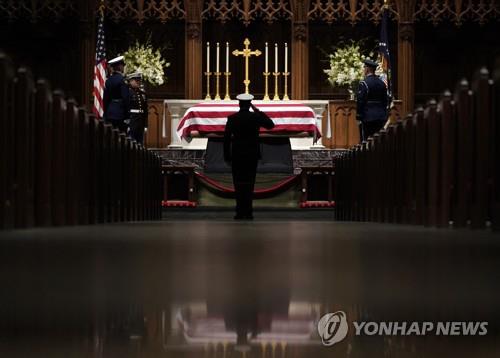 휴스턴 세인트 마틴 성공회 교회에 안치된 부시 전 대통령