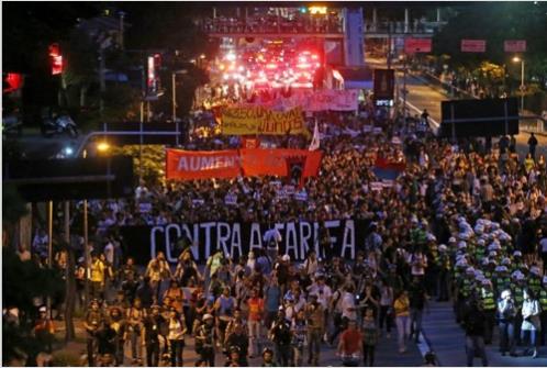 지난 2013년 상파울루 시에서 벌어진 대중교통요금 인상 반대 시위 [브라질 일간 에스타두 지 상파울루]