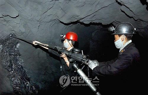 석탄캐는 북한 노동자들
