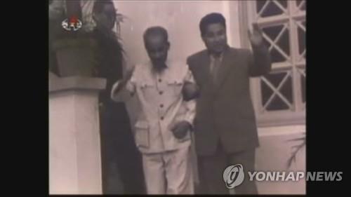 1958년 김일성 주석이 베트남에서 호찌민을 만나는 모습