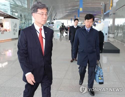 김현종 '정상회담 의제조율' 방미 출국…"톱다운 프로세스 모색"