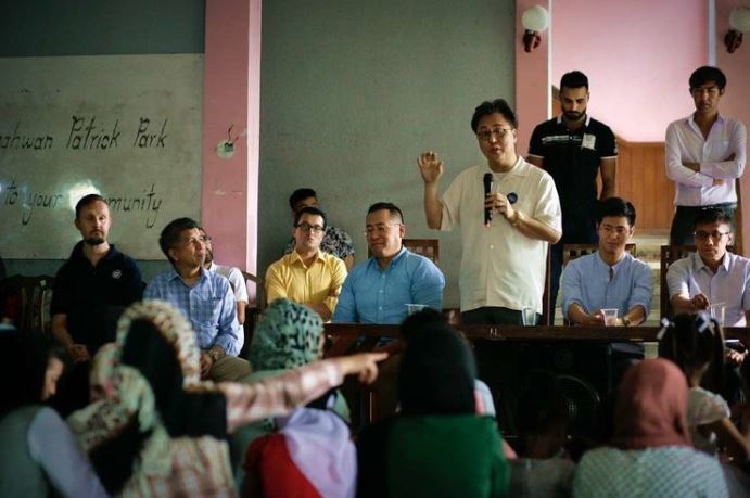 인도네시아에 개설한 엘리트 그룹의 난민 학교 